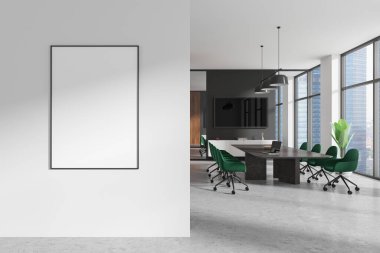 Büyük pencereli ve yeşil sandalyeli modern bir konferans salonunun yanındaki beyaz duvarda boş bir poster modeli. İç tasarım kavramı. 3B Hazırlama