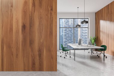 Samimi ofis içi bilgisayar, sandalye ve masa, beton zemin. Bitkiyle ortak çalışma alanı. Singapur gökdelenlerinin panoramik penceresi. Tahta kopya uzay duvarı bölmesi. 3B görüntüleme