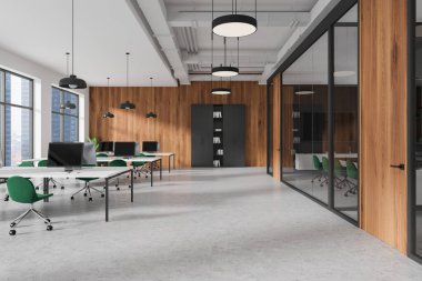 Birlikte çalışma ve cam konferans salonu ile takım çalışması, dekorasyonlu raf. Bilgisayarlar masalarda ve sandalyeler sırada. Singapur gökdelenlerinin panoramik penceresi. 3B görüntüleme