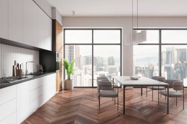 Beyaz dolaplı modern bir mutfak ve geniş pencereli bir yemek salonu. Ahşap döşeme ve temiz tasarım ev içi bir konsept yaratır. 3B Hazırlama.