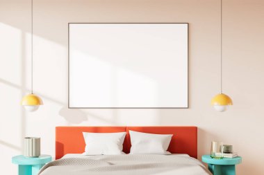Duvarında boş poster olan minimalist yatak odası, turuncu yatak başlığı, deniz mavisi sehpaları ve sarı kolye ışıkları. Afiş için iç mekan modeli. 3B Hazırlama