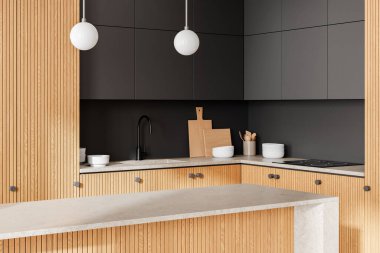 Ahşap panelli şık mutfak, siyah dolaplar ve kolye lambaları. Tarafsız tonlar minimalist bir estetik yaratır. 3B Hazırlama