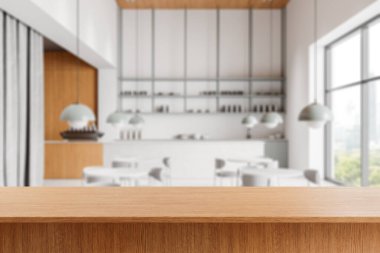 Boş ahşap masa, rahat kafenin içi bulanık arka planı, yemek masaları ve panoramik pencereli bar adası. Ürün gösterimi için kopyalama alanı oluşturun. 3B görüntüleme