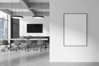 Geniş pencereli, gri sandalyeli ve kurumsal bir ortamda uzun bir masa olan çağdaş konferans odası. 3B Hazırlama