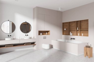 Yuvarlak aynaların, çift lavaboların ve ahşap aksanlı küvetin olduğu çağdaş banyo içi. Minimalist tasarım konsepti. 3B Hazırlama