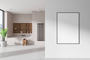 Minimalist bir banyo, beyaz bir duvarda boş bir poster, ahşap raflar ve saksı bitkisi. İç tasarım görüntüsü kavramı. 3B Hazırlama