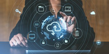 Kişinin dijital bulut arayüzü ile etkileşimi, fütüristik stil, bulanık arkaplan, çevrimiçi veri yönetimi kavramı