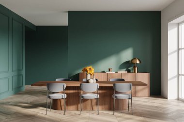Yeşil duvarları, ahşap masası ve sandalyeleri olan zarif bir yemek odası. Sunlit minimalist iç tasarım. Modern ev konsepti. 3B Hazırlama