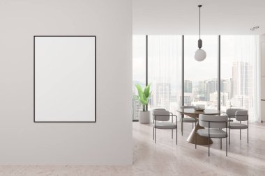 Işık duvarında boş çerçeveli poster, yuvarlak masa ve sandalyeli modern yemek odası, büyük pencereler, şehrin ufuk çizgisi manzarası, minimalist konsept. 3B Hazırlama