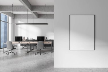 Beyaz duvarında boş çerçeveli poster olan modern ofis alanı. Masaları ve sandalyeleri olan minimalist iç mekan. Çalışma alanı tasarımı kavramı. 3B Hazırlama
