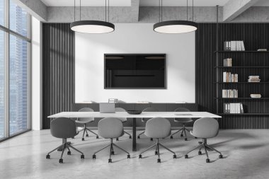 İçinde sandalyeler, raflar ve ekran olan büyük bir masa bulunan modern bir konferans odası. Parlak, geniş ofis konsepti. 3B Hazırlama