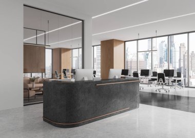 Bilgisayarlı modern bir ofis resepsiyon masasının resmi, açık bir alanda, toplantı alanları ve arka planda şehir silueti manzaralı. 3B Hazırlama