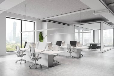 Geniş, modern ofis içi açık çalışma alanları, minimalist tasarım, büyük pencereler ve doğal ışık. Şirket alanı kavramı. 3B Hazırlama