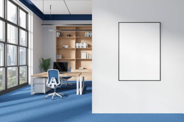 Mavi halısı, ahşap rafı ve büyük pencereleri olan modern bir ofiste beyaz bir duvara asılı boş çerçeveli poster modeli. 3B Hazırlama