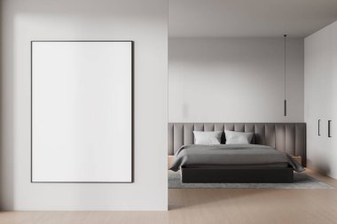 Modern yatak odasının iç kısmında duvarda kocaman boş bir poster modeli var. Minimalist tasarım, yatak ve asılı lamba. Yerleşim konsepti. 3B Hazırlama