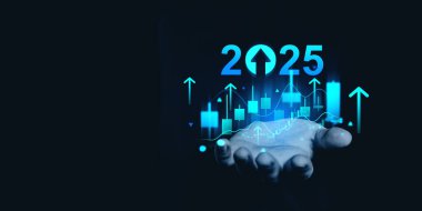 Yükselen finansal tablolar ve parlayan mavi oklar ve çubuk grafiklerle birlikte 2025 metin. Karanlık arka plan. Gelecekteki iş büyümesi ve tahminleri kavramı