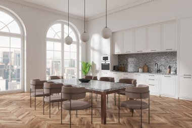 Modern mutfak içinde büyük bir mermer yemek masası, beyaz dolaplar ve çağdaş sandalyeler var. Şehir manzarası pencere görünümüne göre ayarlayın. Emlak konsepti. 3B Hazırlama.