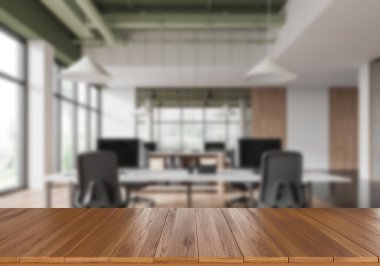 Ön planda ahşap tezgah ve arka planda bulanık modern bir ofis. Ürün sunumu ya da iç mekanlarda görüntüleme için ideal. 3B Hazırlama.