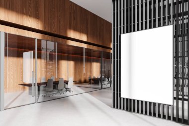 Arka planda ahşap deseni, cam bölmeleri ve sandalyeleri olan modern bir ofiste boş beyaz bir poster modeli. 3B Hazırlama