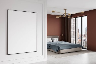 Beyaz duvarda boş bir poster, minimalist yatak odası yatak odası, büyük pencereler, sıcak tonlu dekorasyon, modern iç mekan, boş şablon kavramı. 3B Hazırlama.