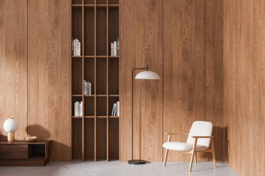 Minimalist oturma odasında ahşap bir kitaplık, beyaz bir koltuk, dekor elementleri ve doğal ahşap panelli bir duvara dayanan bir lamba var. 3B Hazırlama