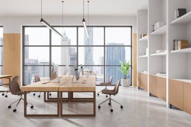 Açık uzay ofisi ahşap mobilyalar, büyük pencereler, şehir manzarası, beyaz raflar, ve saksı fabrikası, modern iç tasarım konsepti, 3D
