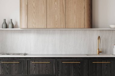 Doğal ahşap dolapları olan modern bir mutfak, mermer kaplama, karanlık alt dolaplar ve altın bir musluk. Minimalist ve zarif tasarım konsepti. 3B Hazırlama.