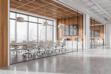 Ahşap aksanlı, dikdörtgen masa ve ergonomik sandalyeli parlak konferans odası. Cam duvarlar ve şehir manzarası. Ofis tasarımı kavramı. 3B Hazırlama.