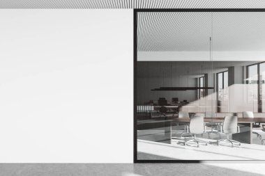 Çağdaş ofis, boş beyaz bir duvar ve cam bölme ile modern bir iç tasarımın yer aldığı sandalye ve masalarla dolu bir toplantı odası sergiliyor. 3B Hazırlama.