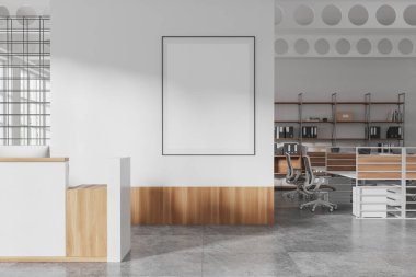 Modern ofis içinde, ahşap aksanlar, raflar, sandalyeler ve doğal ışığın yer aldığı parlak beyaz bir duvardaki boş çerçeveli tuval. Şablon kavramı. 3B Hazırlama.