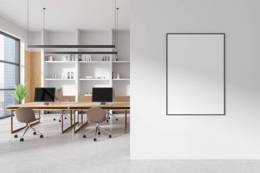 Modern ofis içinde, çalışma istasyonları, raflar ve geniş pencereli beyaz bir duvara çerçevelenmiş boş bir tuval profesyonel bir atmosfer yaratıyor. 3B Hazırlama.