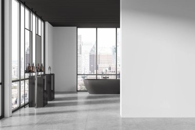 Minimalist banyo, boş beyaz bir duvar, modern eşyalar ve şehir manzarası sergilenen büyük pencereler. İç tasarım ve kopyalama alanı kavramı. 3B Hazırlama.
