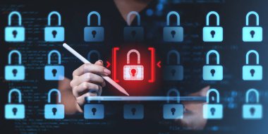 Mavi kilitlerin arasında parlayan kırmızı asma kilit olan siber güvenlik kavramı, stil sahibi, koyu arkaplan sahibi, veri güvenliğinin temsilcisi