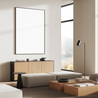 Modern bir oturma odasındaki beyaz bir duvara asılmış dikey boş bir poster. Basit mobilyalar, doğal ışıklandırma ve bej renkleri minimalizmi vurgular. 3B Hazırlama.