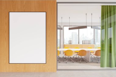 Ahşap bir duvarda boş çerçeveli poster, sarı sandalyeli parlak açık ofis, yeşil perde, büyük pencereler, modern çalışma konsepti, 3D görüntüleme