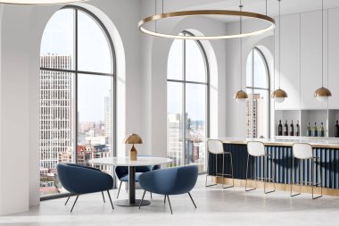 Mavi sandalyeli, mermer masalı, altın lambalı, geniş kemerli pencereli şehir manzaralı modern bir salon. Modern iç mekan kavramı. 3B Hazırlama