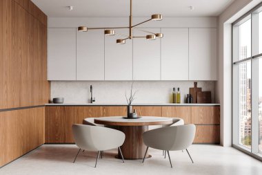 Ahşap dolapları, aydınlık duvarları, yuvarlak yemek masası ve şık sandalyeleri olan modern bir mutfak. Şehir manzarasının parlak pencere manzarası. İç mekan kavramı. 3B Hazırlama.