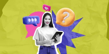 Gülümseyen ve elinde tablet tutan bir kadın, renkli konuşma baloncuklarıyla çevrili, parlak soyut desenli bir arka plana karşı kurulmuş.