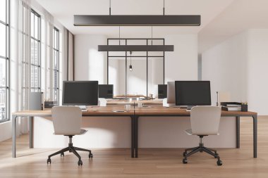 Ahşap masalar, beyaz sandalyeler, bilgisayarlar ve açık alan arkaplanındaki minimal dekorla modern ofis içi. Parlak ve işlevsel. 3B Hazırlama.