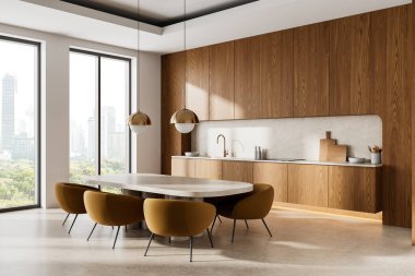 Ahşap dolapları, mermer yüzeyleri ve hardal sandalyeleri olan modern bir mutfak. Büyük pencereler doğal ışık sağlar. Lüks ve rahat bir iç mekan. 3B Hazırlama.