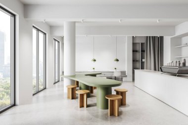 Kavisli yeşil masası, tahta tabureleri, asılı lambaları ve büyük pencereleri olan parlak minimalist bir kafe. Çağdaş tasarım estetiği. 3B Hazırlama.