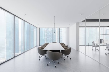 Uzun bir masa, sandalye, cam duvarlar ve şehir manzaralı modern tasarım konferans odası. Minimalist iç mekan, parlak bir açık alan konsepti. 3B Hazırlama.