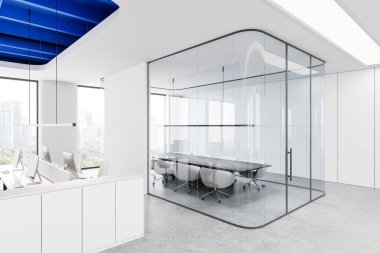 Masaların üzerinde bilgisayarlar, cam duvarlı toplantı odası ve şehir manzarası olan çağdaş ofis içi. Minimalist tasarım konsepti. 3B Hazırlama.