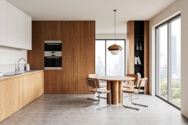 Modern mutfak, ahşap dolaplar, yuvarlak yemek masası ve sandalyeler. Büyük pencereli ve şehir manzaralı parlak bir oda. 3B Hazırlama