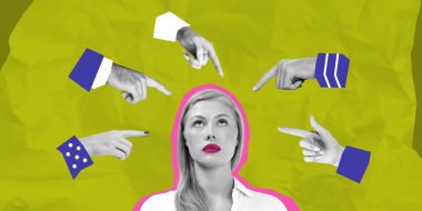 Yeşil buruşuk bir arka planda elleri işaret eden kafası karışık bir kadın. Yaratıcı kolaj biçimi karar veya eleştiri kavramını iletir