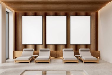 Modern bir spa salonundaki ahşap bir duvarda, şezlonglu ve havuzlu üç boş poster. Minimalist iç tasarım, sıcak tonlarda. 3B Hazırlama.