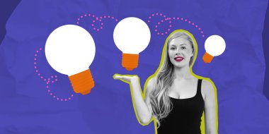 Uzun saçlı ve kostümlü bir kadın boş ampulleri buruşuk mavi arka planda düşünen bir kavram olarak sunuyor. Yaratıcı yenilik teması