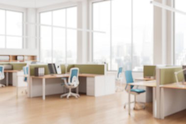 Ofis içi masalar ve sandalyelerle aydınlık arka planda modern tasarım. İş yeri kavramı. 3B Hazırlama