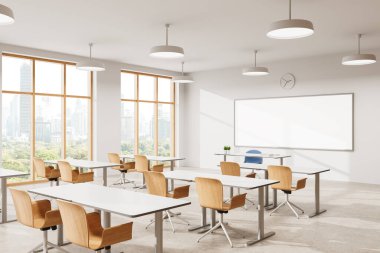 Ahşap sandalyeli, beyaz tahtalı, şehir manzaralı boş sınıf. Eğitim kavramı. 3B Hazırlama