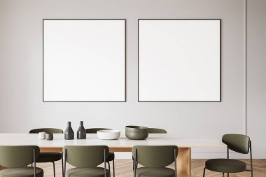 İçinde yeşil sandalyeler ve dekoratif nesneler olan ahşap bir yemek masasının üzerinde iki adet boş çerçeveli poster olan modern iç mekan. Temiz tasarım konsepti. 3B Hazırlama.